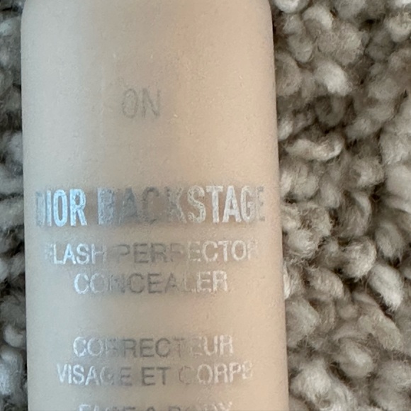 SOLD Dior backstage perfecting concealer in 0N - Picture 4 of 6